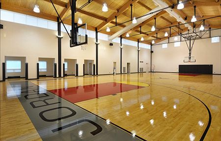 籃球、排球場地維護及保養